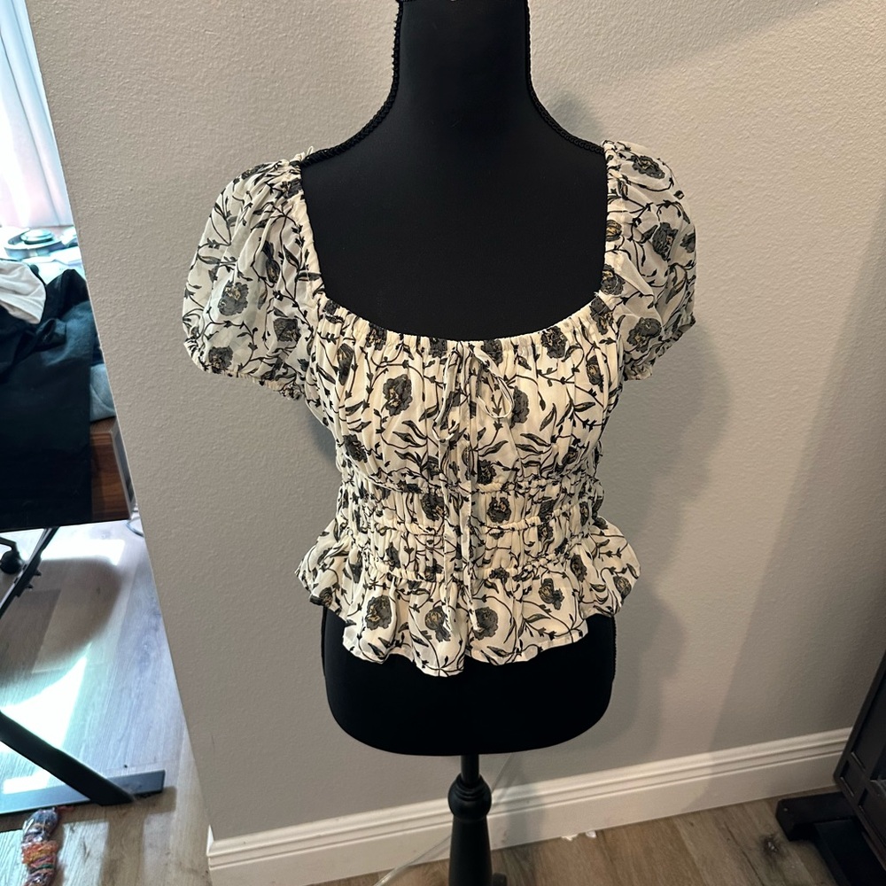 black and white floral top